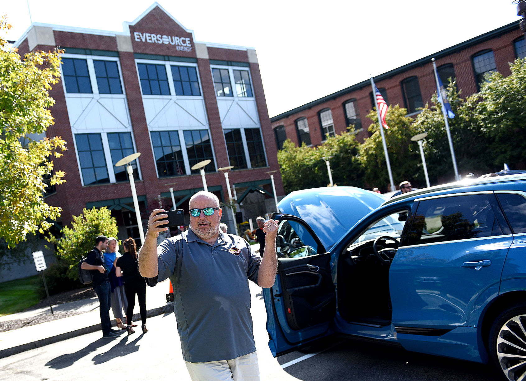 Electric vehicle relay